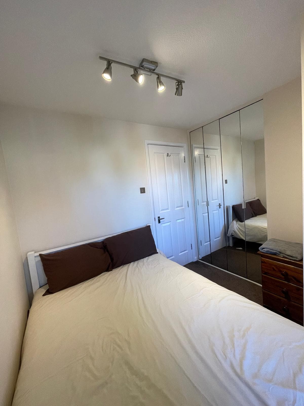 London Haven - Photo 3