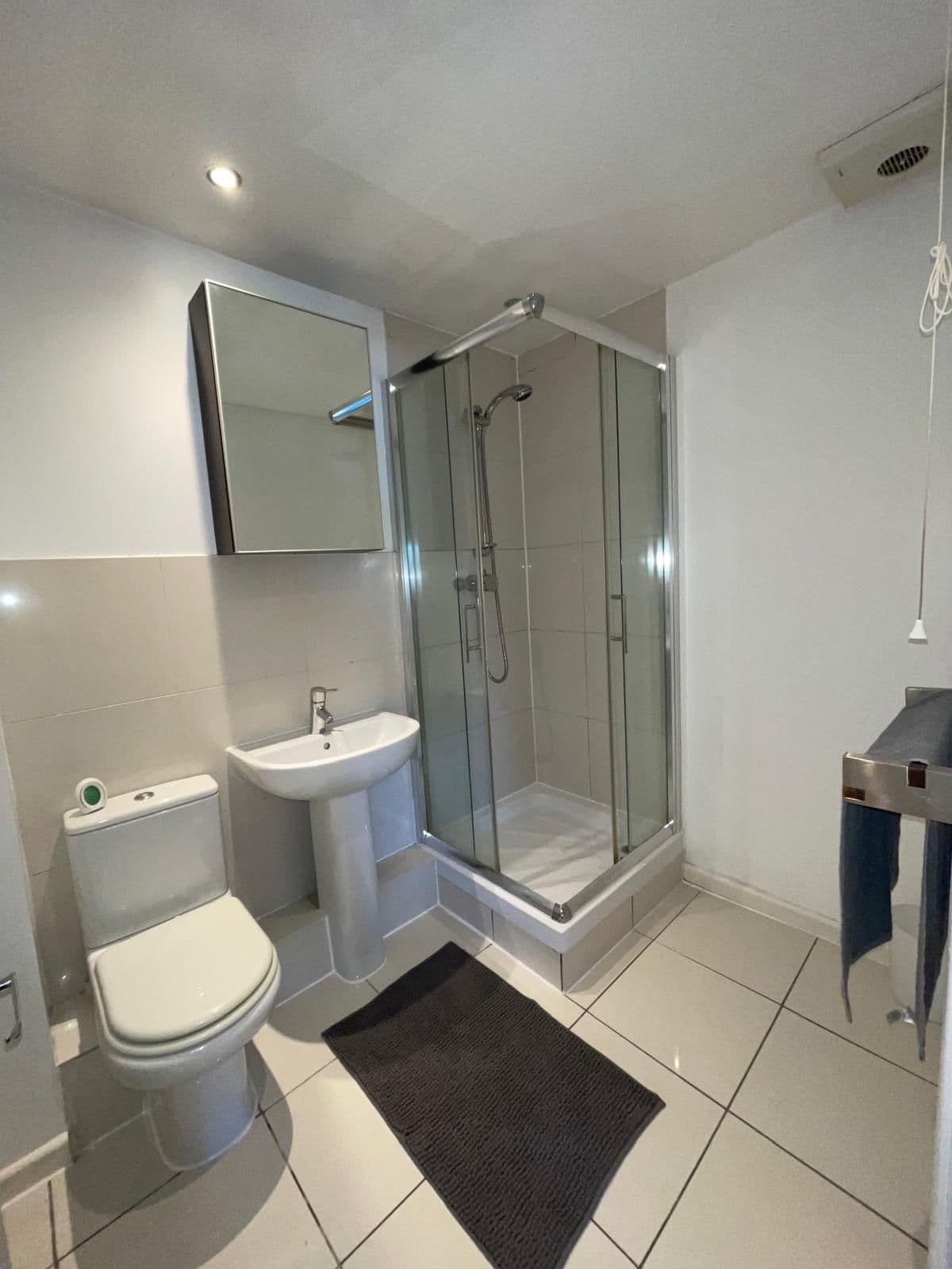 London Haven - Photo 2