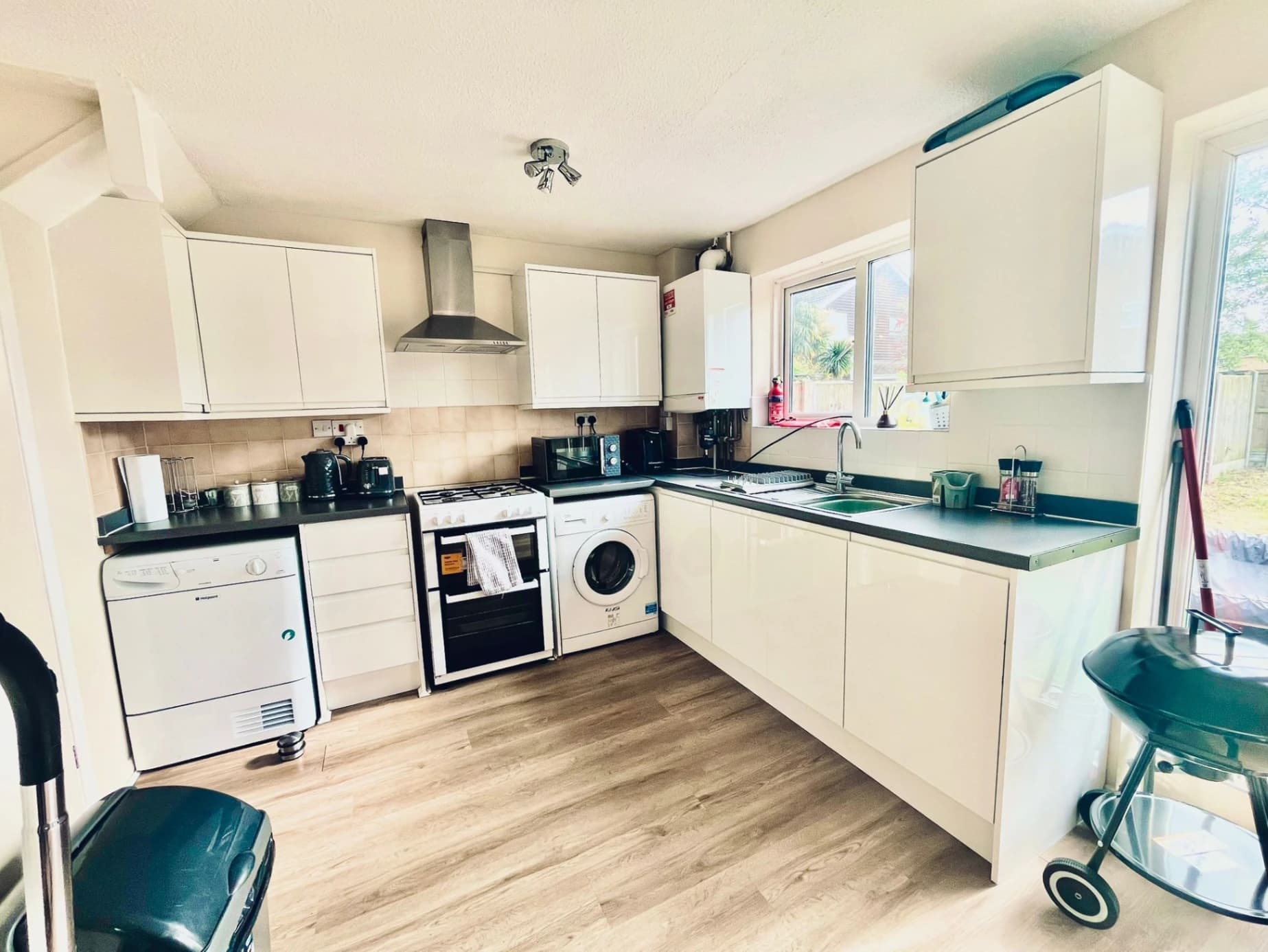 Friendly 3-Bed House in Canterbury - Photo 10