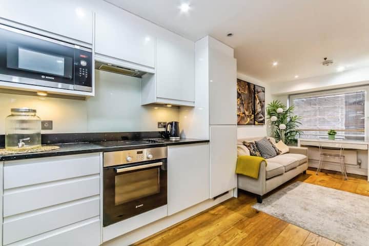 Studio Flat in Croydon high street - Photo 7