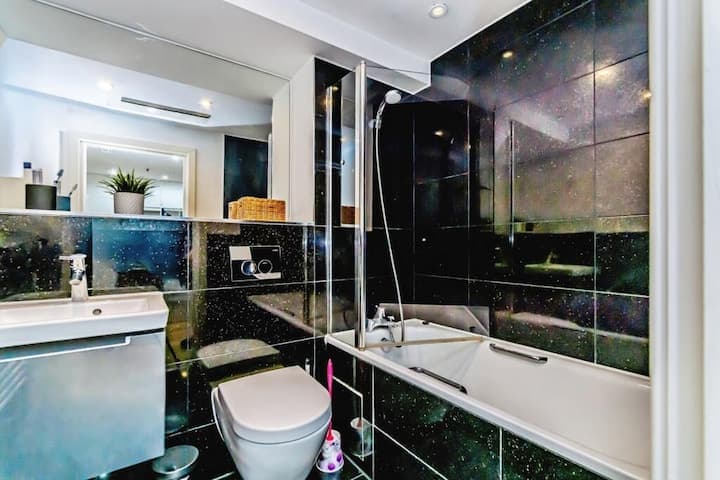 Studio Flat in Croydon high street - Photo 9