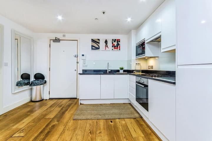 Studio Flat in Croydon high street - Photo 8