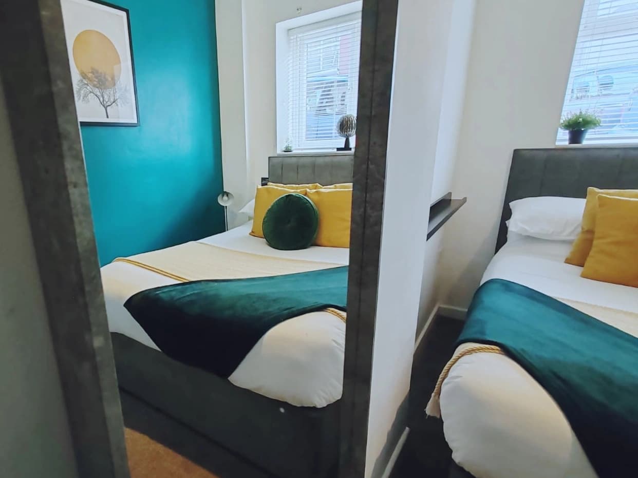 Splash of Colour 2 Bedroom Apartment Bournemouth Town Centre Free Parking - Photo 8