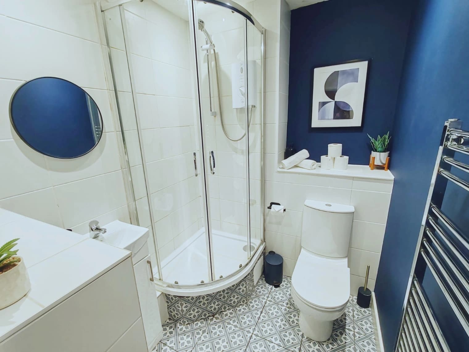 Splash of Colour 2 Bedroom Apartment Bournemouth Town Centre Free Parking - Photo 11