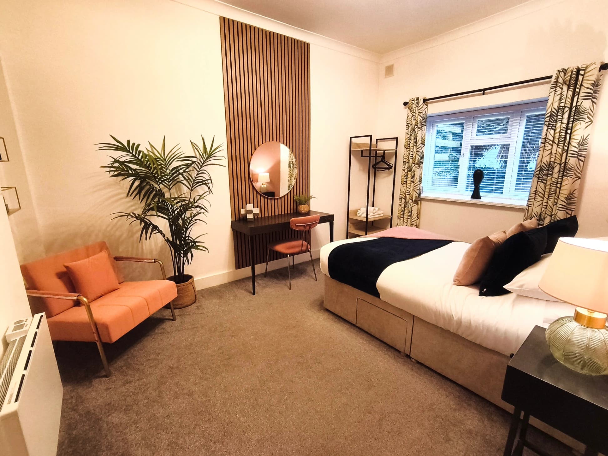 Splash of Colour 2 Bedroom Apartment Bournemouth Town Centre Free Parking - Photo 12
