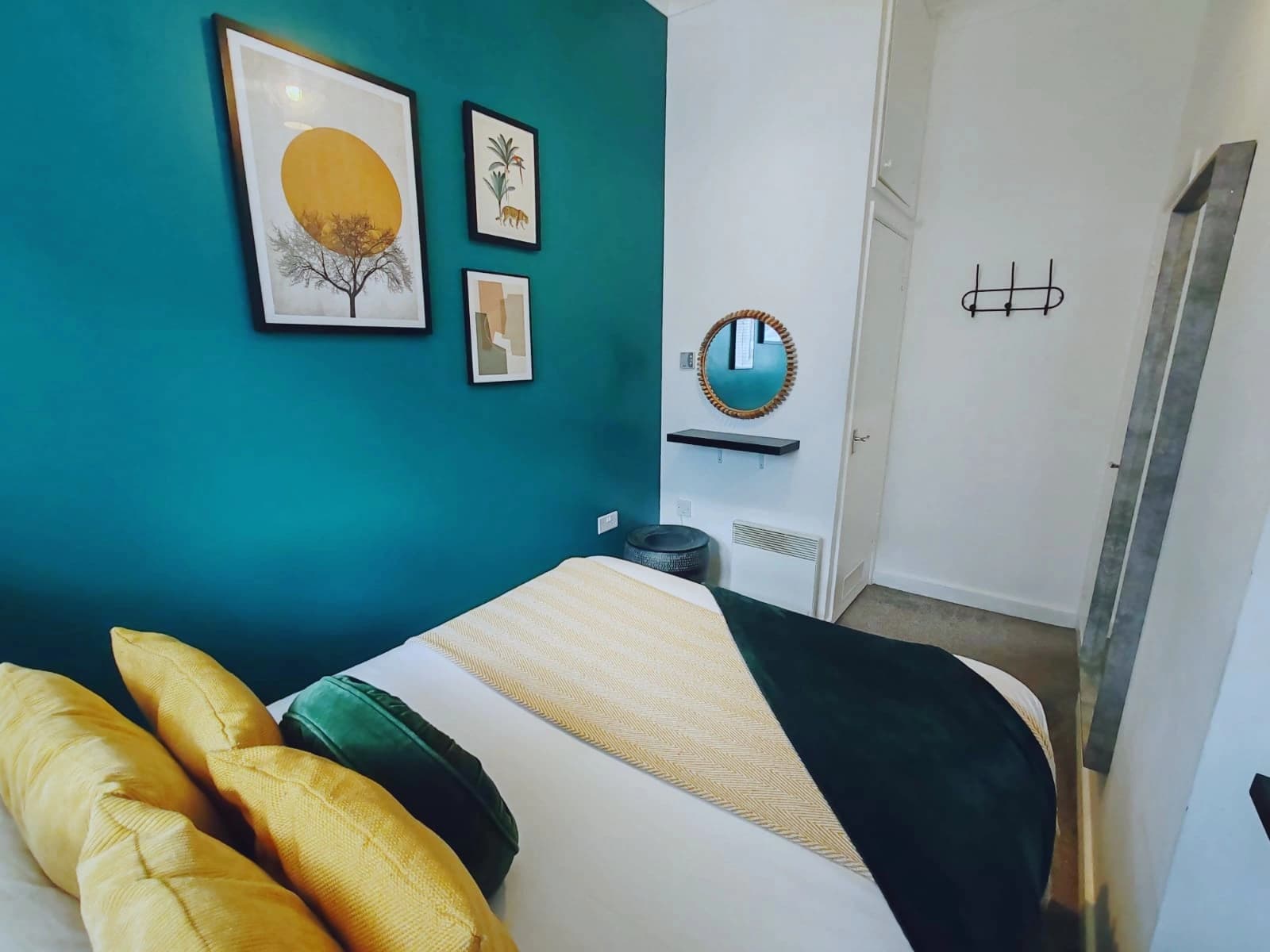 Splash of Colour 2 Bedroom Apartment Bournemouth Town Centre Free Parking - Photo 10