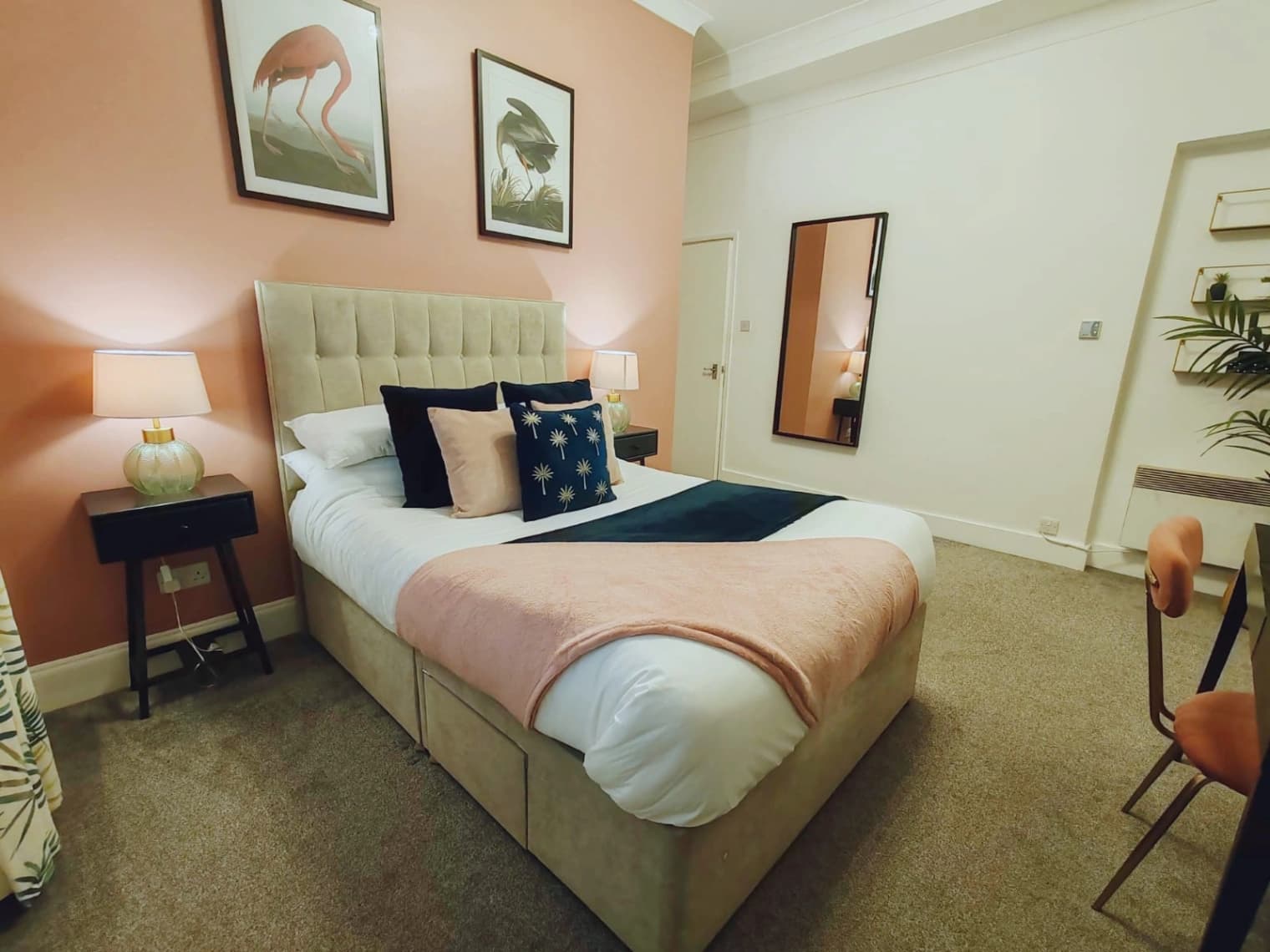 Splash of Colour 2 Bedroom Apartment Bournemouth Town Centre Free Parking - Photo 6