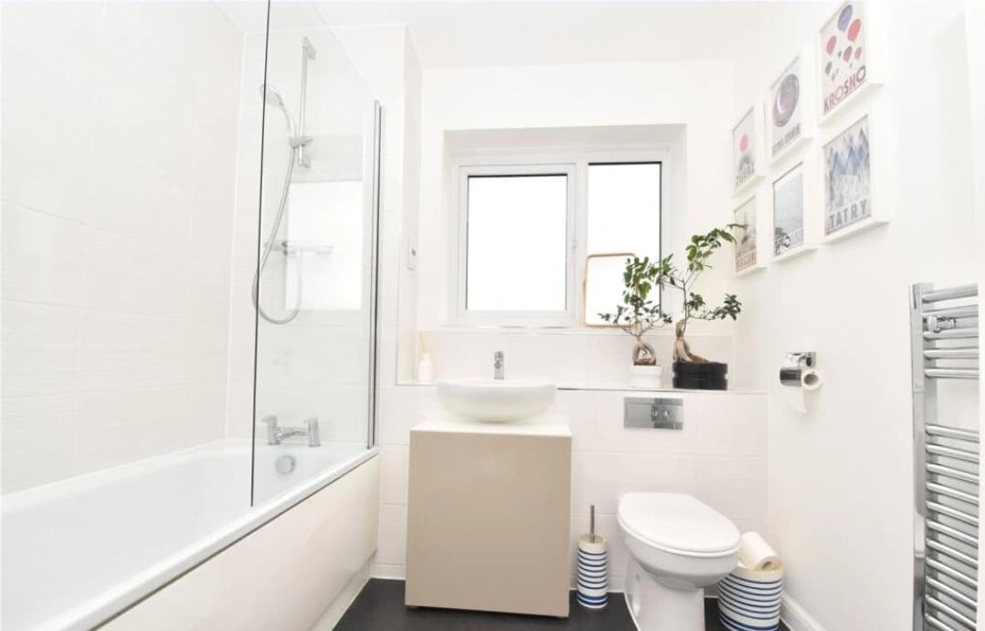 2 Bedroom Chelmsford Essex CM2 - Photo 5