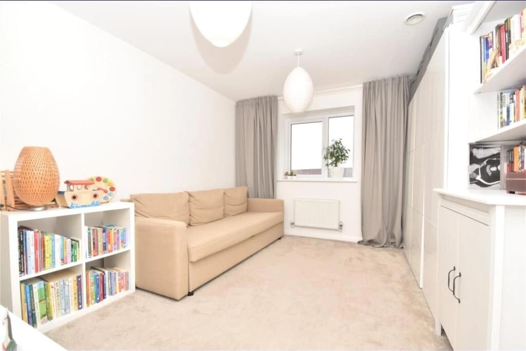 2 Bedroom Chelmsford Essex CM2 - Photo 2