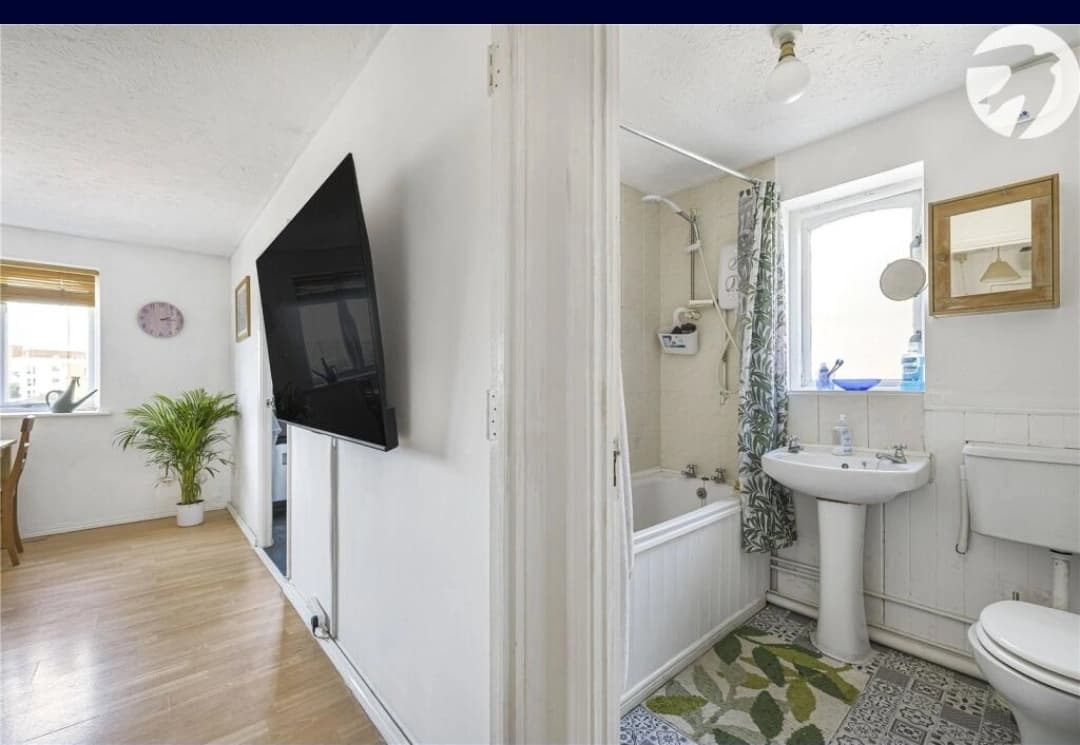 2 Bedroom apartment - Old Street - Photo 4