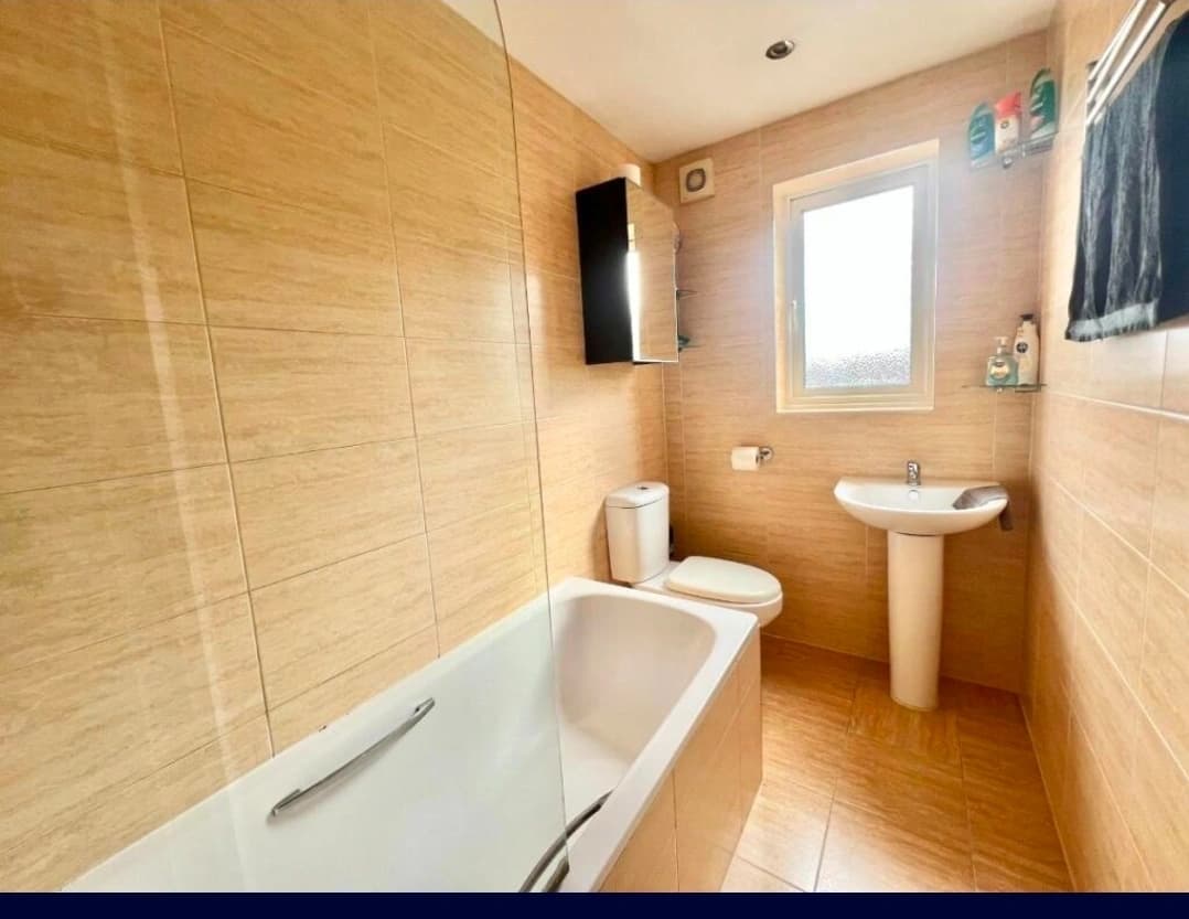 1 bedroom apartment in Farringdon - Photo 3