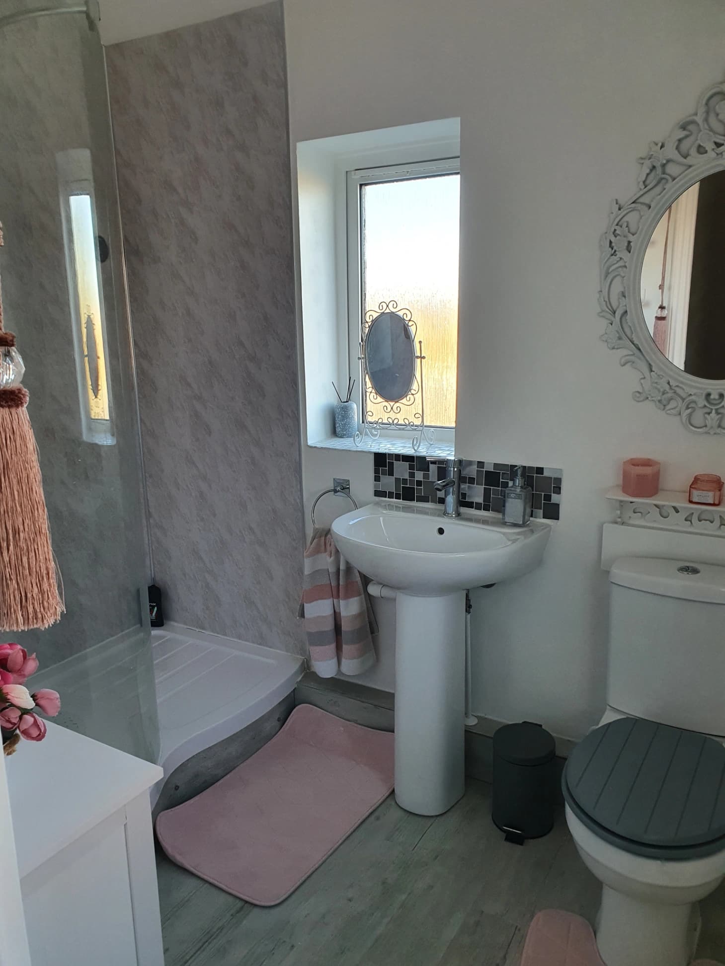 A LARGE STYLISH AND CLEAN DOUBLE ROOM - Photo 8