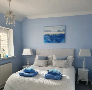 A LARGE STYLISH AND CLEAN DOUBLE ROOM - Photo 5